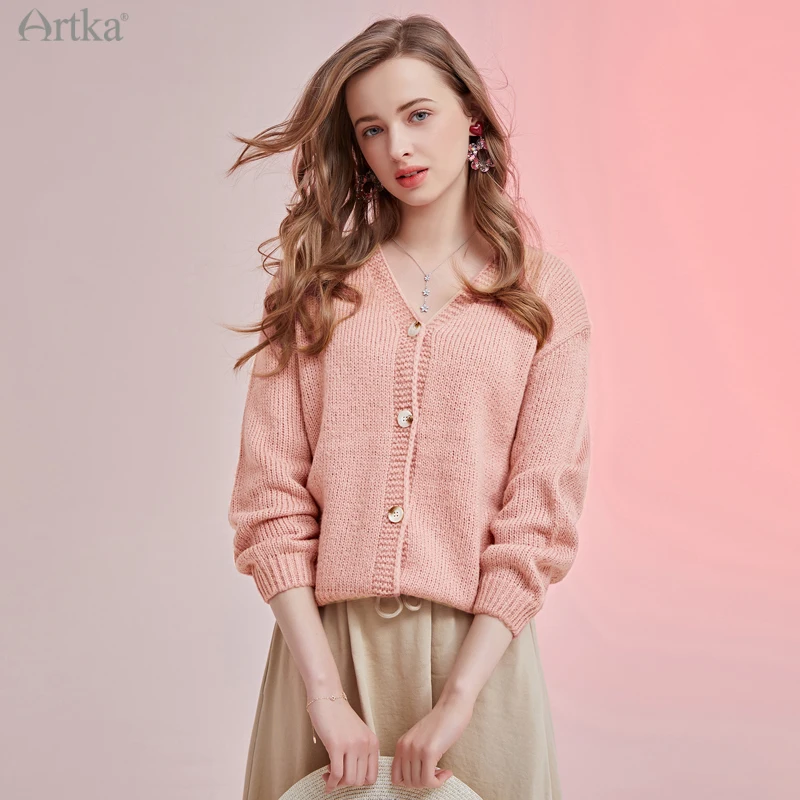 

ARTKA 2021 Spring New Women Cardigan Elegant V-Neck Knitted Cardigan Sweaters Soft Loose Knitted Sweater Outerwear WB25110C