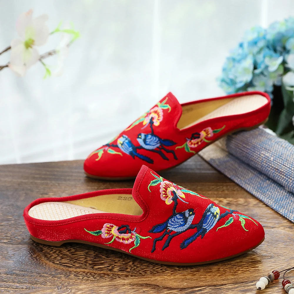 Veowalk Flock Cotton Fabric Women Embroidered Pointed Toe Flat Mules Slippers Retro Ladies Comfortable Embroidery Slides Shoes