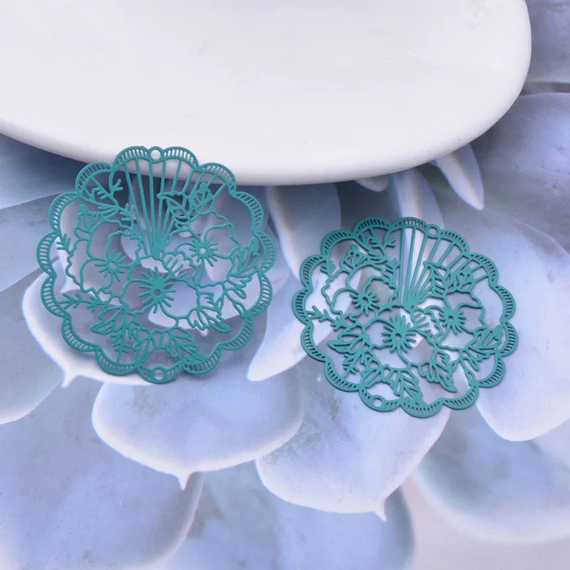30 Stück AD3118 35mm lackiertes Messing in Silberfarbe, chinesischer Stil, Stickmuster-Blumen-Anhänger, filigrane Schmuckteile für Ohrringe – Detail 14