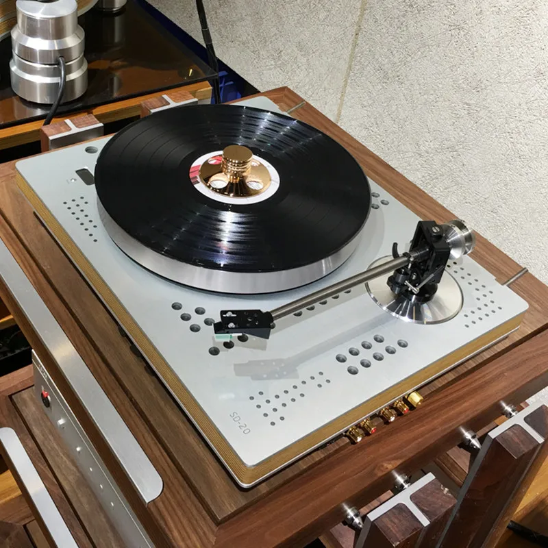 Amari vinyl record player SD-20 LP record player with tone arm cartridge, sing and put disc suppression governor