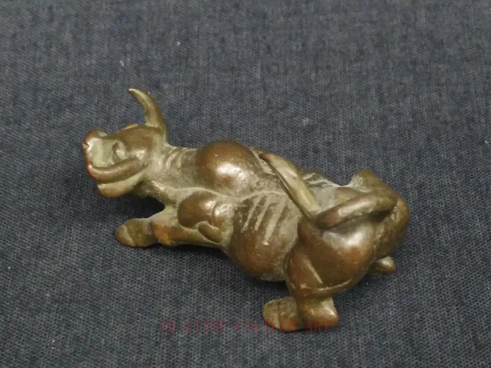 YIZHU CULTUER ART Collection Old China Bronze Carving Chinese Zodiac Bull Statue Paperweight Fengshui Family Decoration Gift