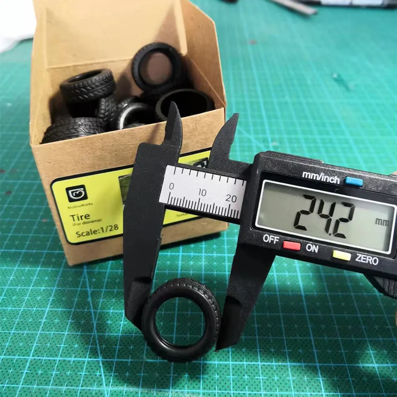 Lot De 16 Pneus En Caoutchouc Pour Voitures RC – 8 à Motif Et 8 Lisses – Rechange Pour Modèles Réduits, Drift Et Course