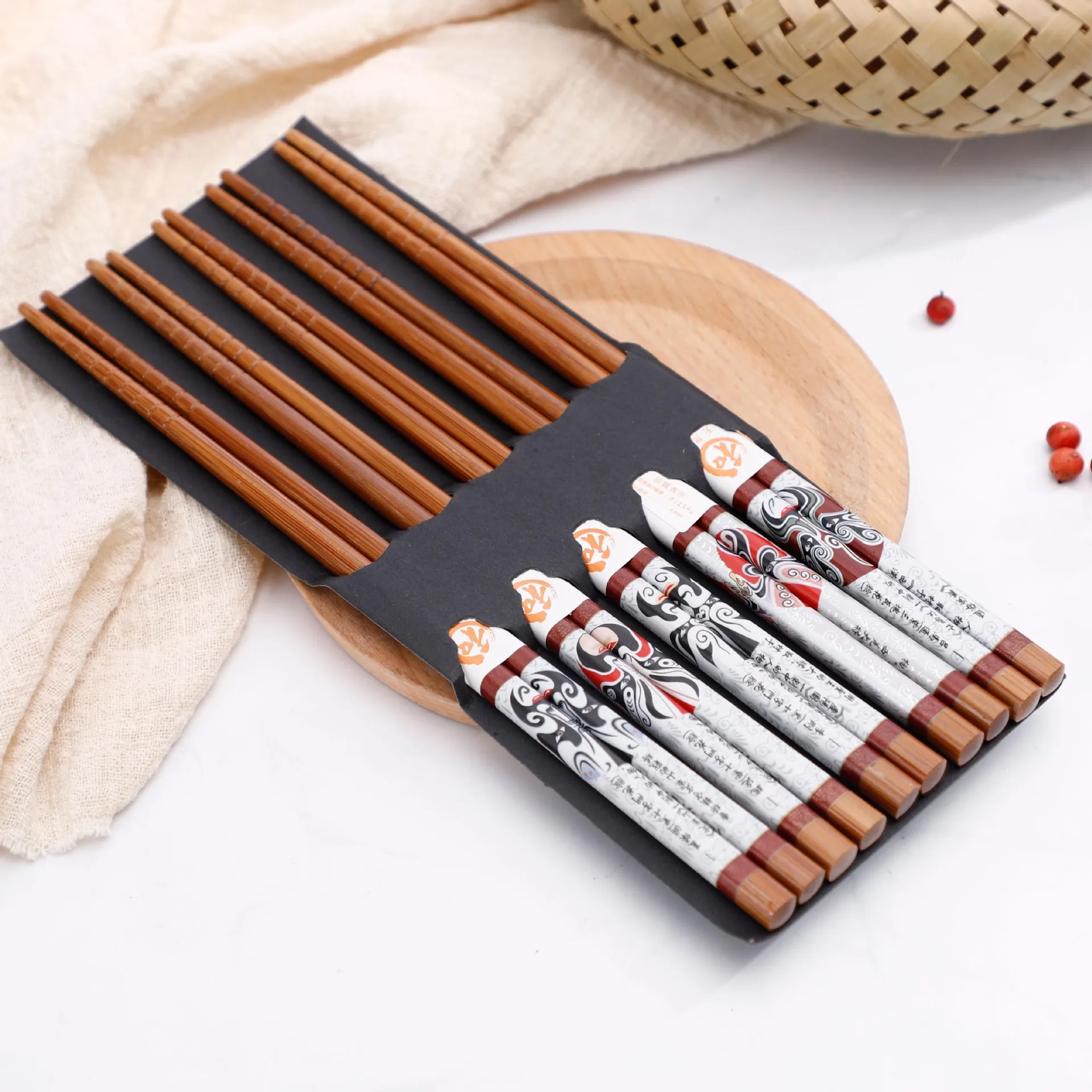 

5 Pairs Japanese Style Facebook Art Bamboo Chopsticks Gift Box Bamboo Wooden Chopsticks Chopsticks Family Set korean chopsticks