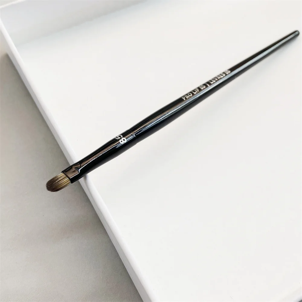 PRO Lip Brush 85 Tapered Piont Precision Lip Liner Makeup Brush also for Concealer