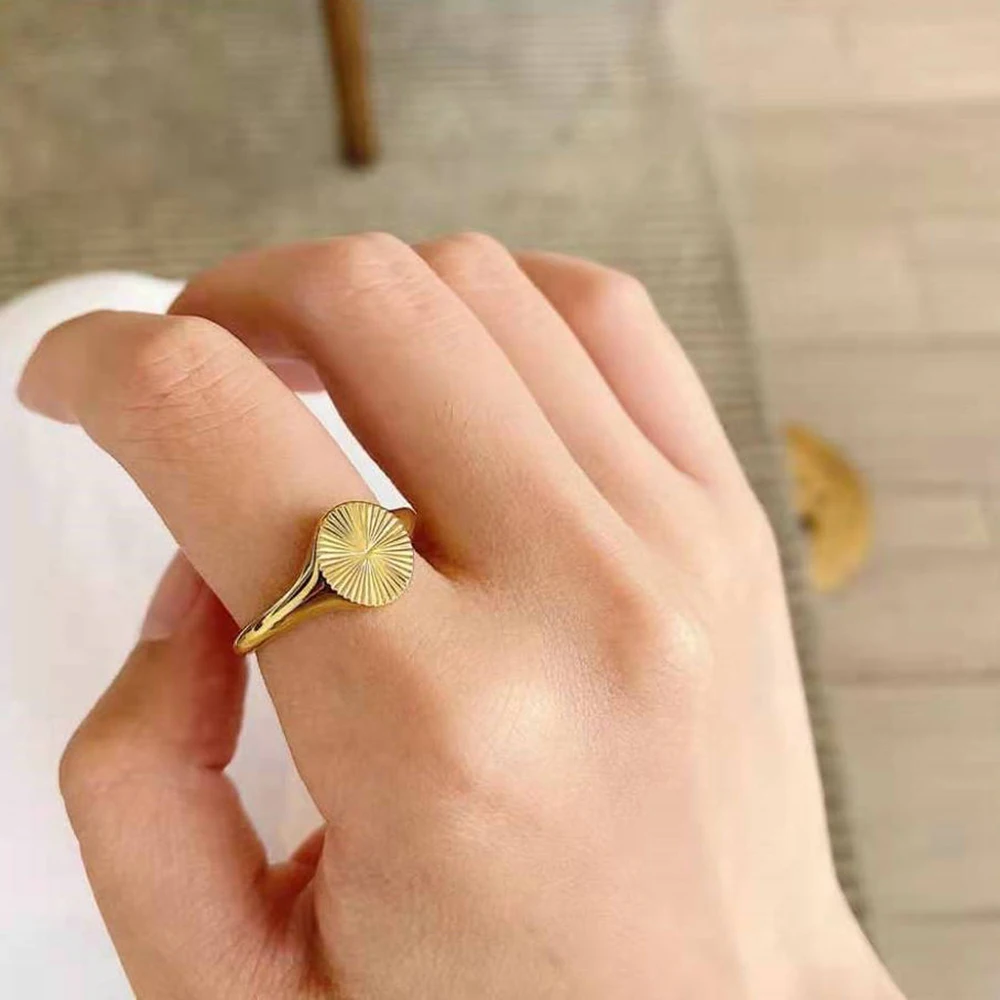 High Quality Carve Wave Rings For Women Minimalist Dainty Rays Texture Circle Ring Stainless Steel Signet Chunky Dome Ring