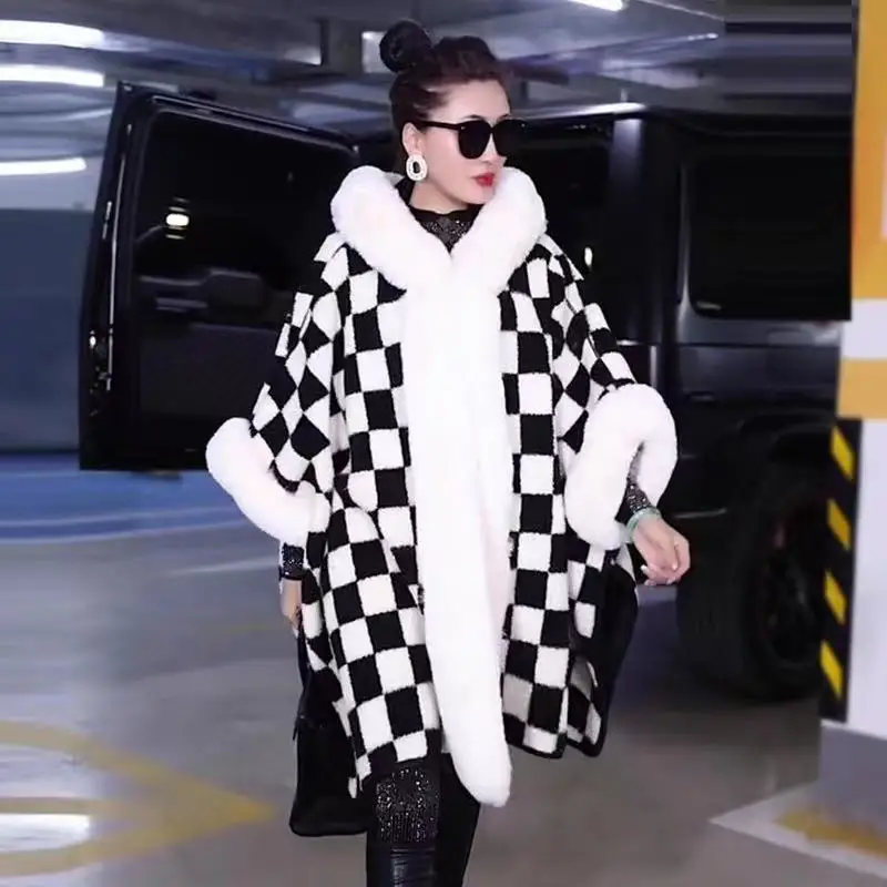 5 Color White Black Plaid Winter Streetwear Women Big Pendulum Poncho Long Cape Faux Fur Collar Batwing Sleeves Loose Shawl Coat