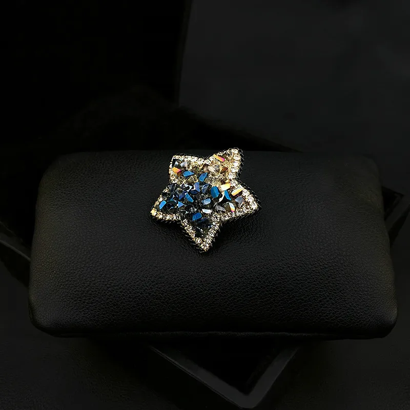 

Retro Star Brooch for Women Shirt Jewelry High-End Exquisite Suit Brooches Elegant All-match Accessories Badge Scarf Buckle Pins