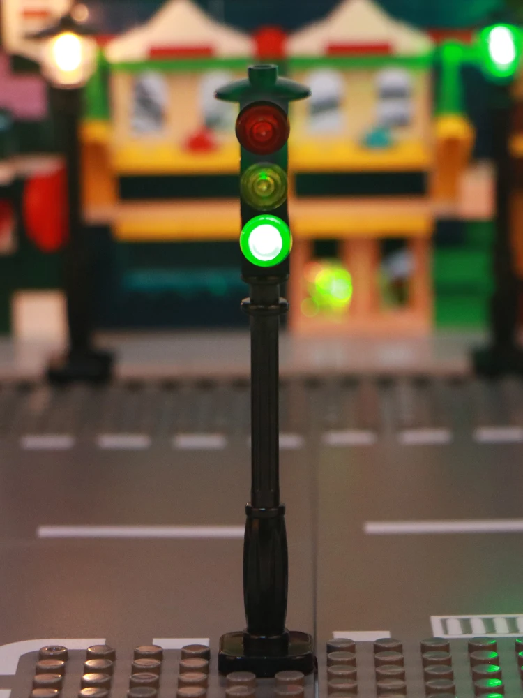 AliExpress KIMIFUN 1pcs LED MOC Street Automatic Cycle Traffic Signal Light Building Blocks City Series Bricks Block