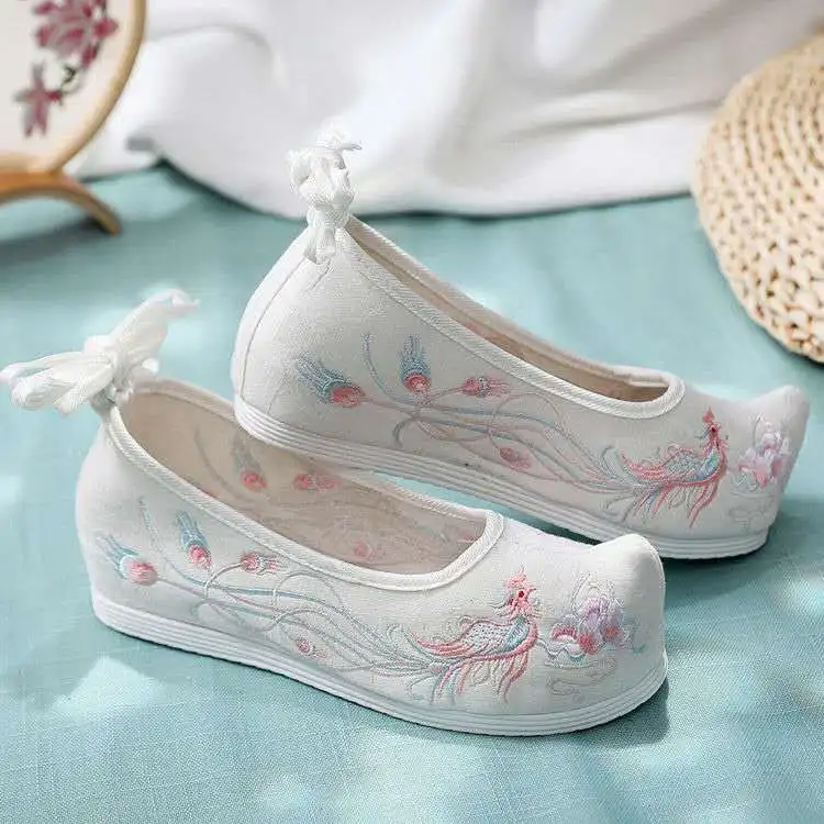 Woman Vintage Yue Opera Flowers Embroidery Dance Flat Shoes Women Chinese Style Traditional Ancient Old Peking Hanfu Retro Boots