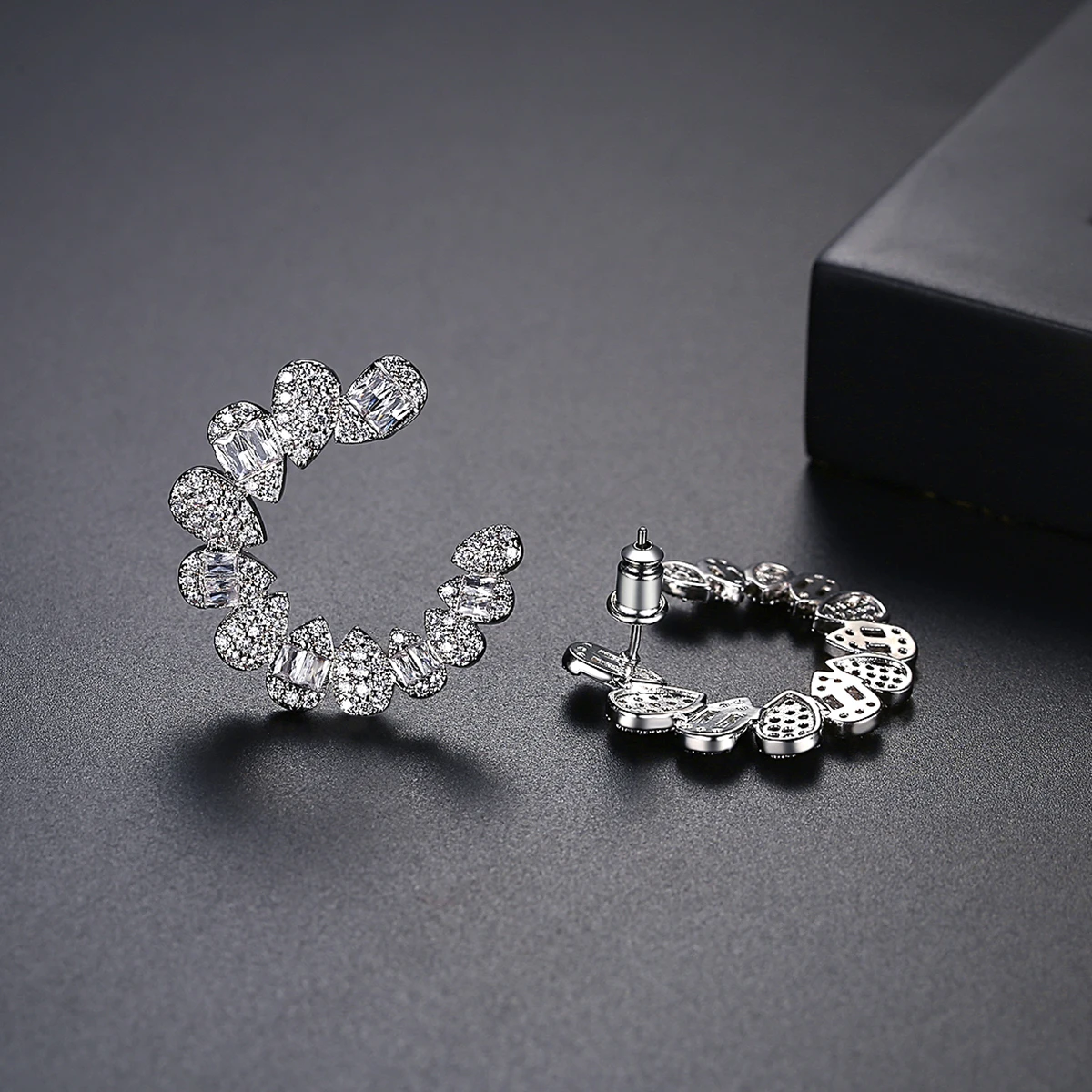 LUOTEEMI Big Rhinestone Flower Design Stud Earrings for Women Cubic Zirconia Circle Round Wedding Bridal Earrings for Women