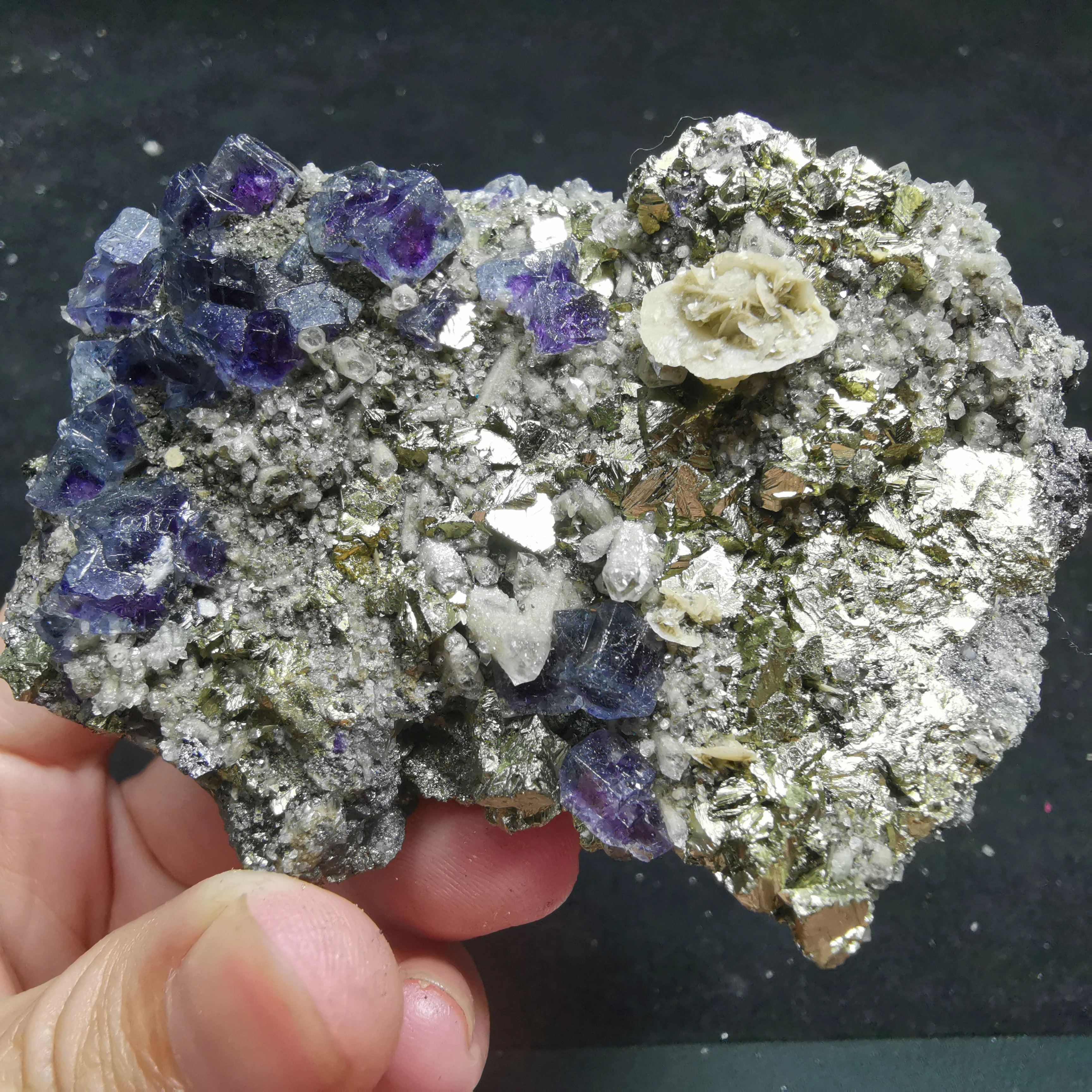 

218.4gNatural rare blue violet heart fluorite and chalcopyrite mica associated mineral specimen stone and CRYSTAL HEALING CRYSTA