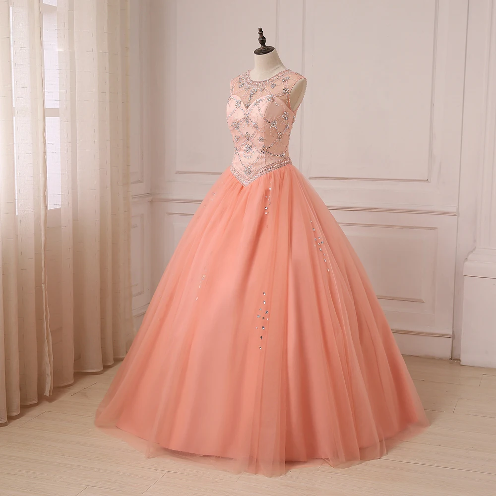 2020 Quinceanera Abito Corallo Scoop Neck Sheer Senza Maniche In Rilievo Strass Abito di Sfera Dolce 15 Abiti di Tulle Abiti Del Partito