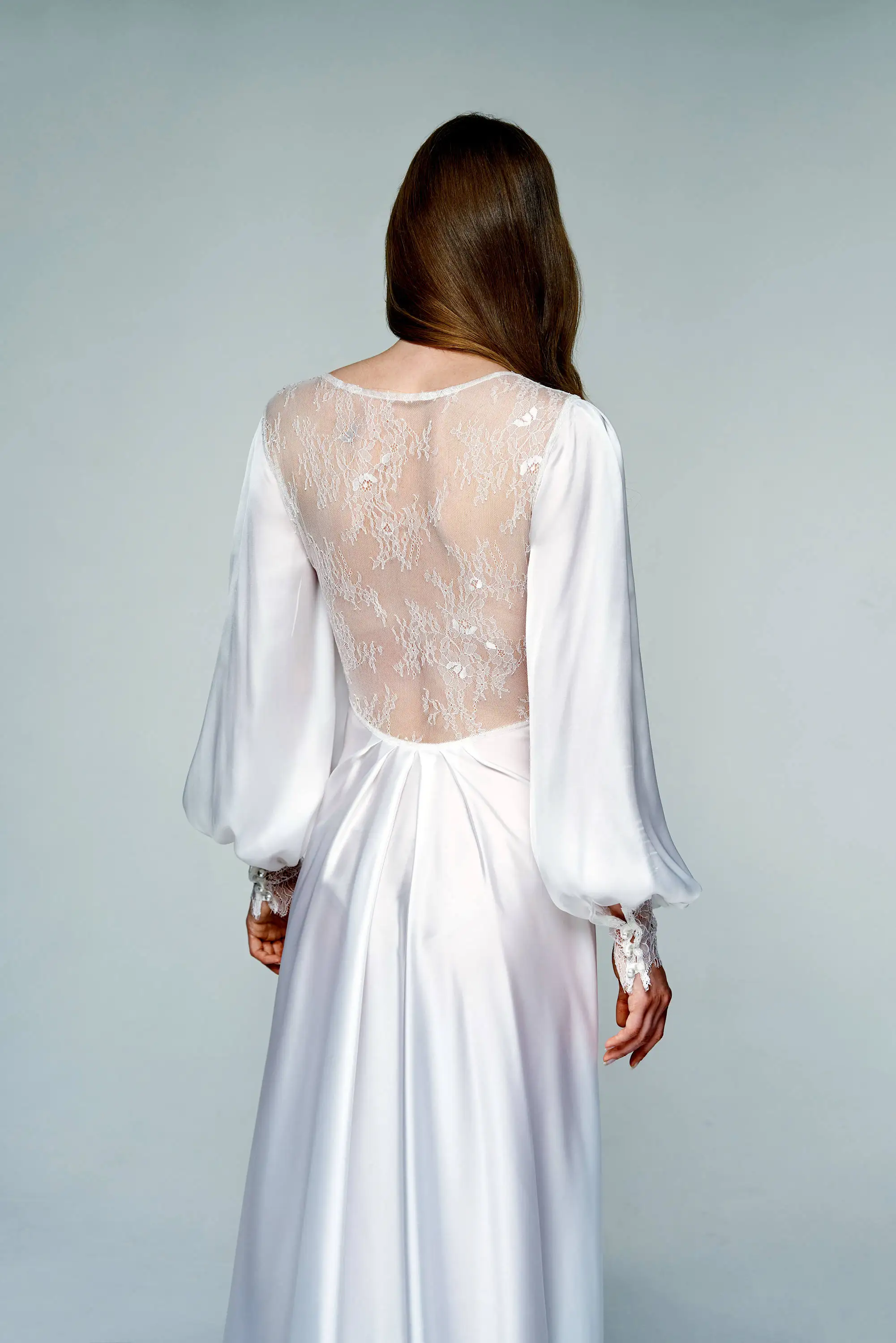 2020 Long Sleeve Night Robe Illusion Lace Back Soft Silk Satin Sleepwear Dress Custom Made Floor Length Nightgowns Robes Cheap