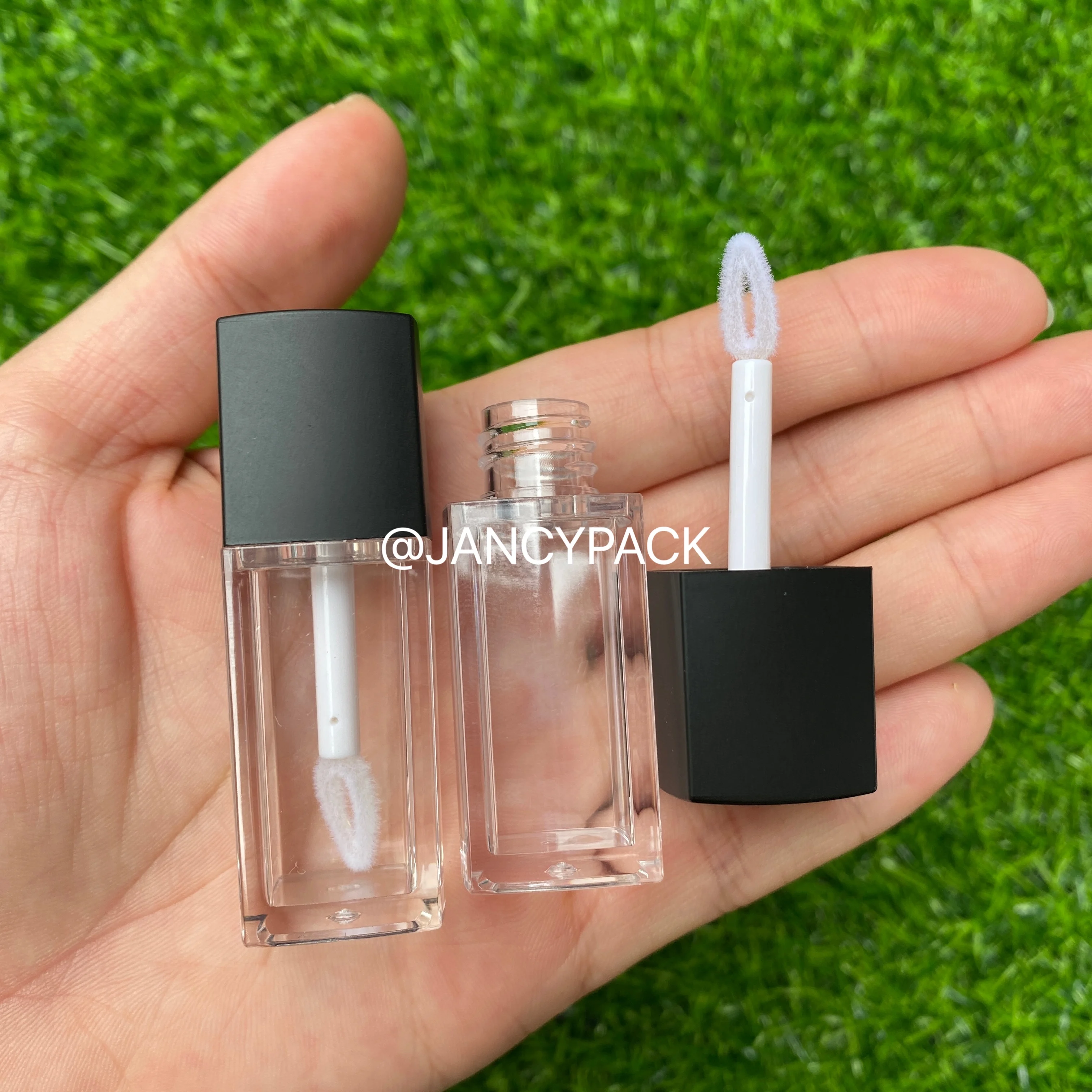 الجملة 5.5 مللي تغليف ملمع الشفاه الجديد بالجملة أبيض أسود شعار مخصص مستحضرات التجميل أنابيب ملمع الشفاه مع عصا زجاجة إعادة الملء