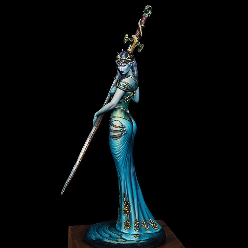 

1/24 ancient woman warrior stand with sword Resin figure Model kits Miniature gk Unassembly Unpainted