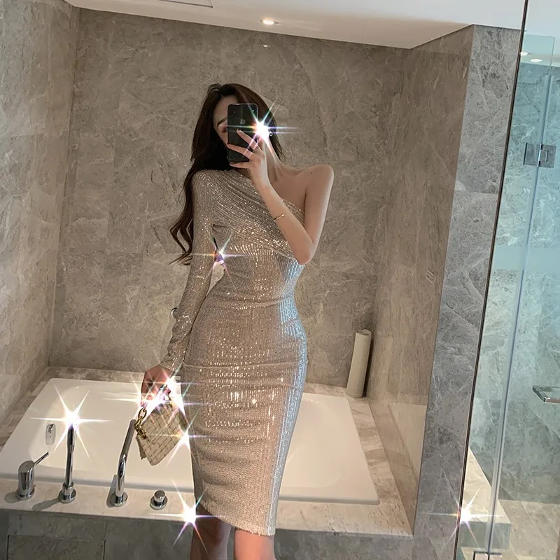 

Women's Elegant Shining Dress Solid Included Shoulder Diagonal Collar Sequins Slim Waist Wrapping Pencil Mini Dress Spring 2021