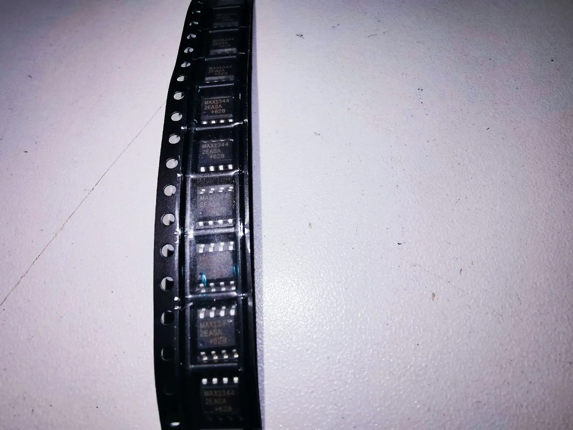 Qixinruite   New original genuine MAX13442EASA SOIC-8 Ethernet transceiver chip
