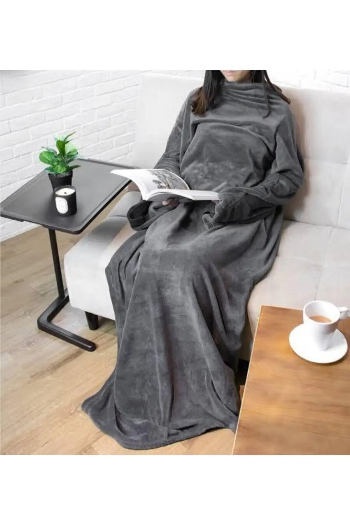 Wearable Sleeve Gray Blanket Dimensions: 125x175 cm comfortable to wear and keeps you warm. Ultra-Soft fleece fabric.