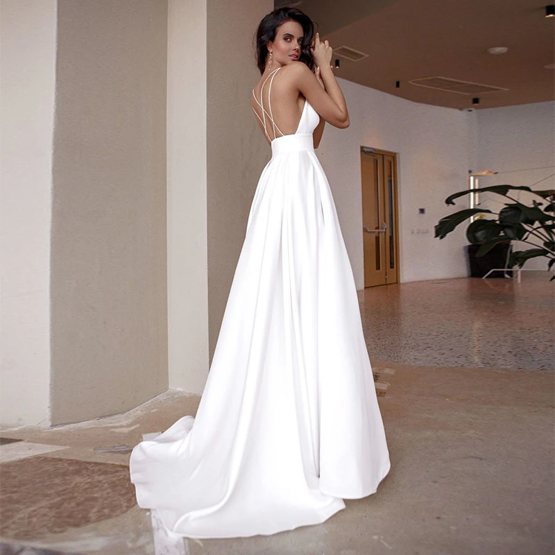 Sexy alças de espaguete vestido de casamento de cetim macio 2023 moda varredura trem vestidos de noiva com criss cruz volta noiva