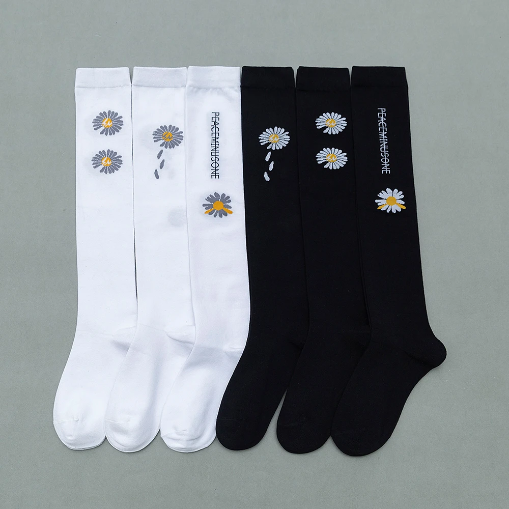 Four Seasons Women's Socks Autumn and Winter Mid-high Calf Knee Alphabet Daisy Print Sports Fashion Kawaii Casual Cotton Socks