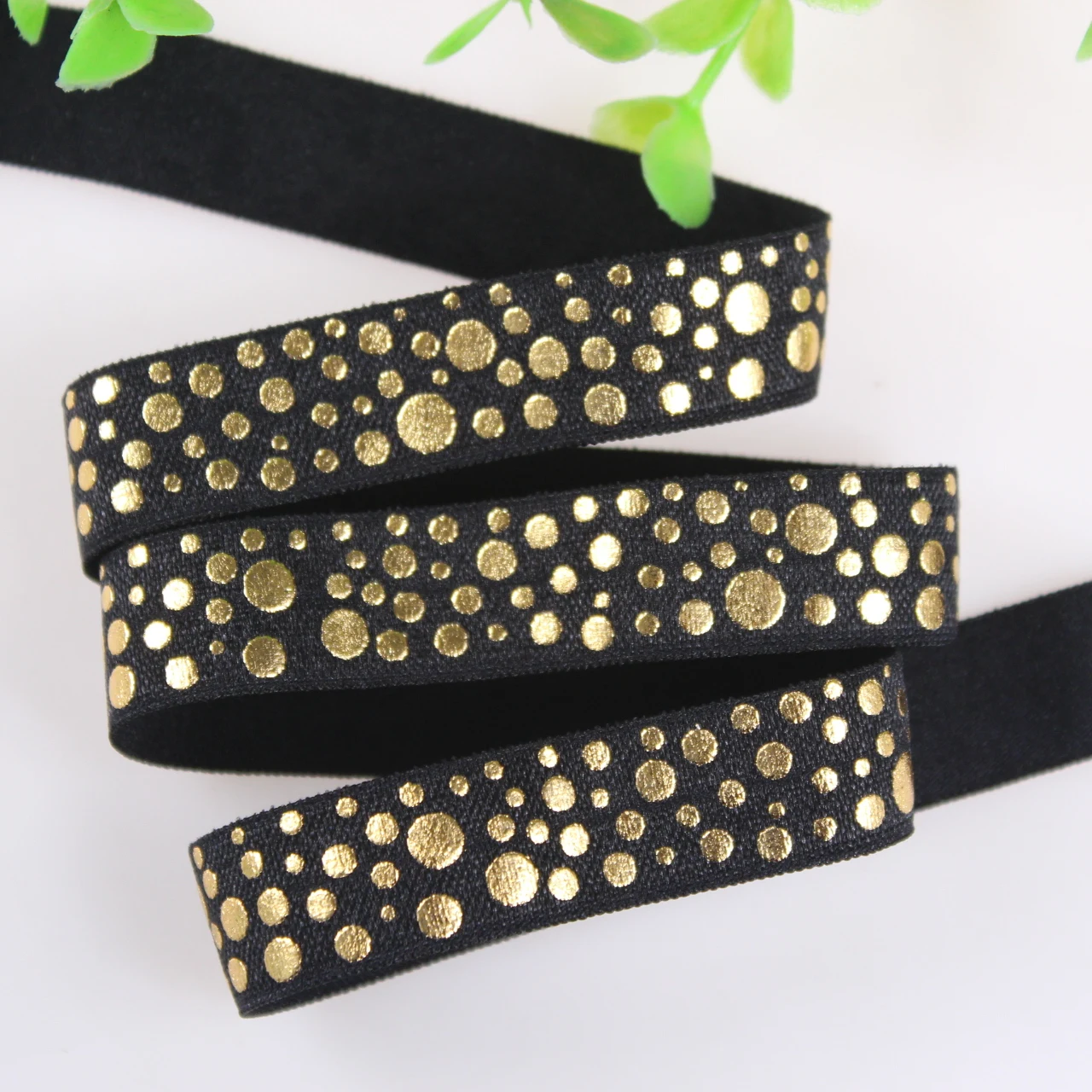 

Новый дизайн 5/8 "Золотая фольга в случайный горошек 030 черная Складная эластичная лента 100 ярдов