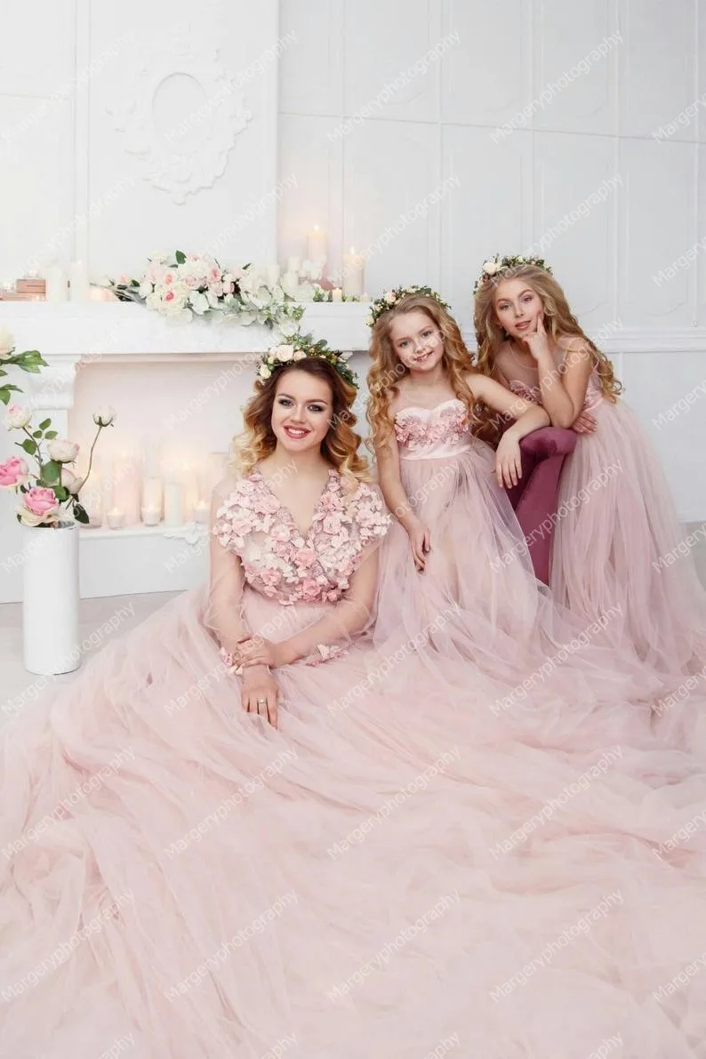 Elegant Tulle Lace Mother And Daughter Dresses V   Neck 3D Lace Appliques Mom And Me Dressing Gown For   Photo Shoot