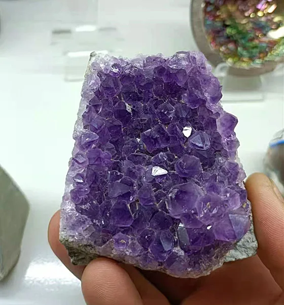 The best natural quartz crystal is the Uruguayan amethyst, which comes with Geode crystals.