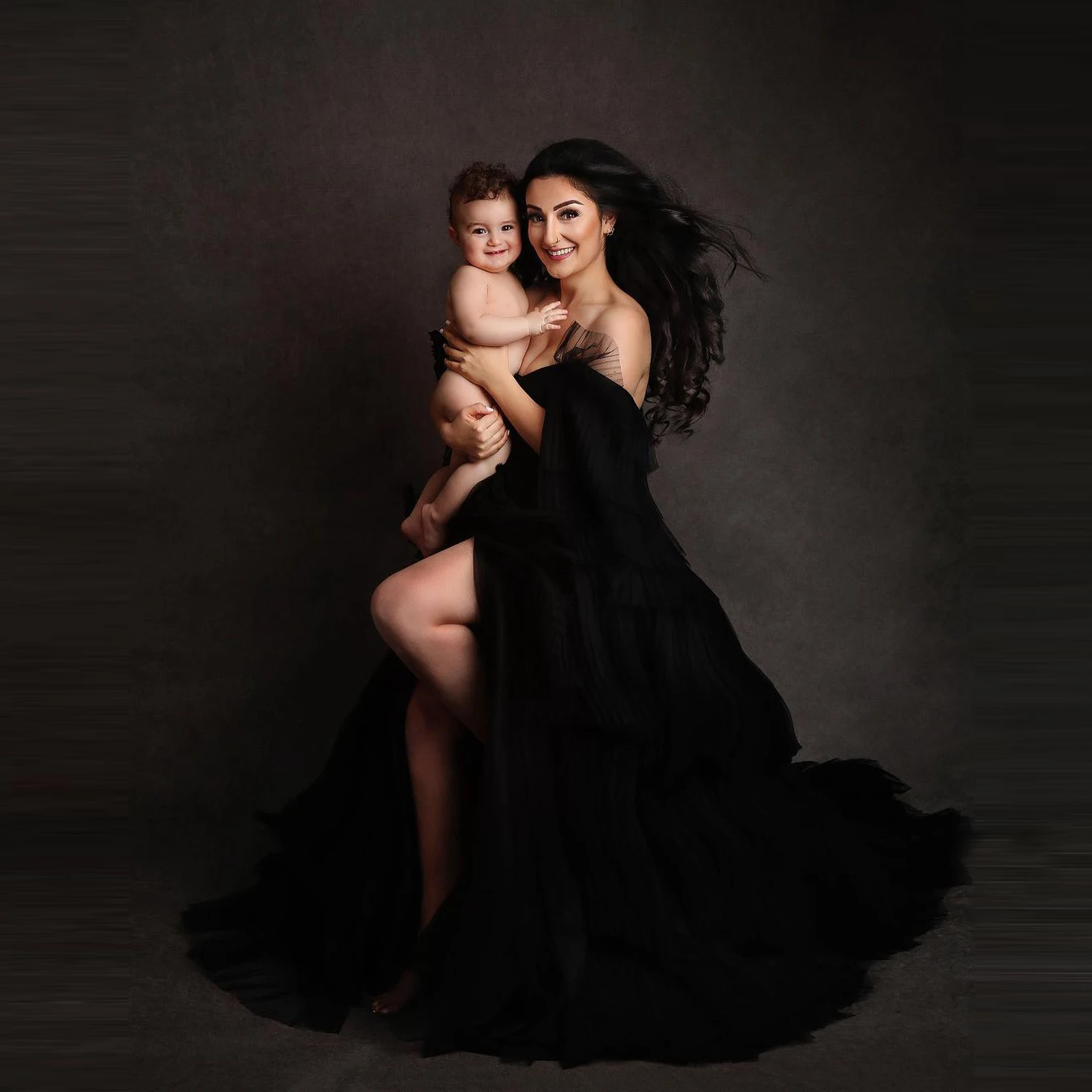 

Classic Black Tulle Maternity Dressing Gown Strapless Long Length Fron Slit Pleated Rxtra Fluffy Tulle Pregnancy Dresses