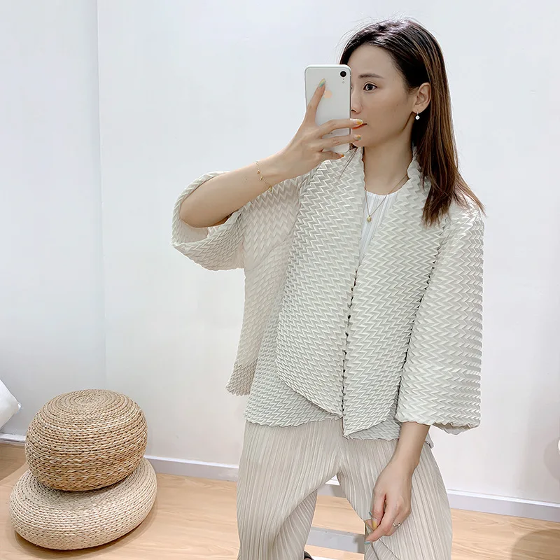 

Style Pleated Top Autumn Winter 2020 New Women's Cardigan Hand Pleated Long Sleeve Loose Coat