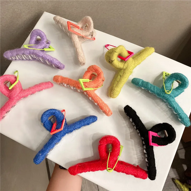 South Korea\'s autumn  winter wool catch clip the back of the head large shark clip temperament personality big brooch hairpin