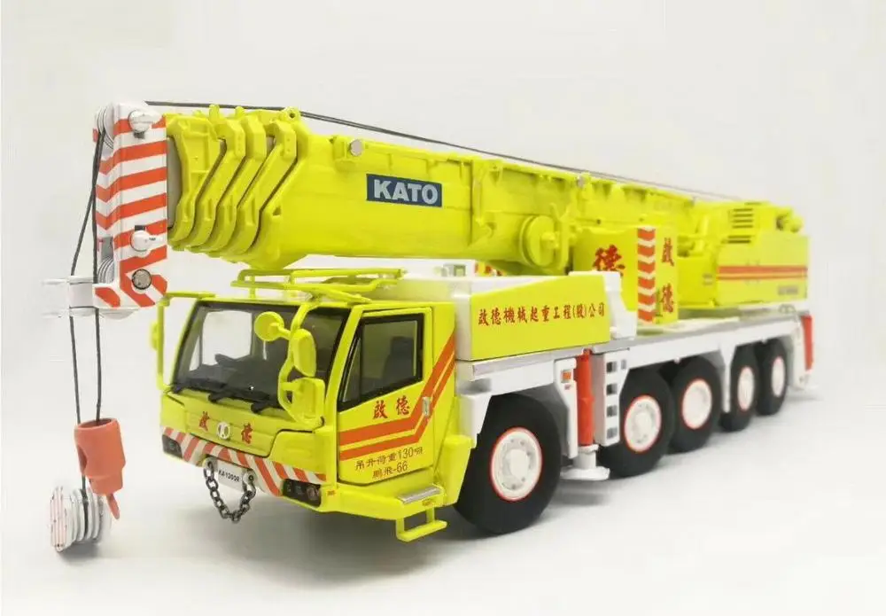 Classic Original Factory Diecast Scale 1:50 Kato Ka-1300r Mobile Crane Model with Small Gift