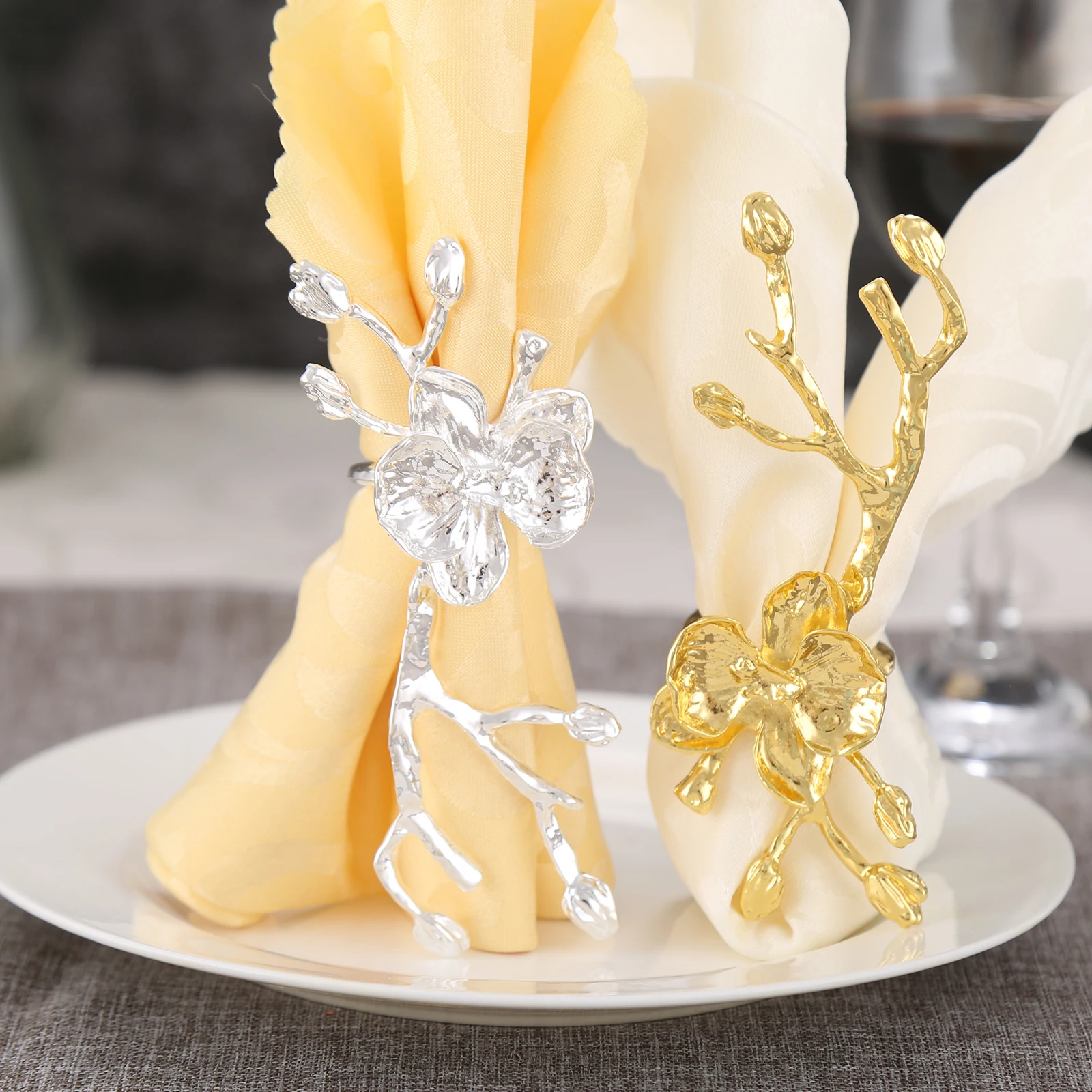 4Pcs Upscale Napkin Rings Napkin Buckle Holder Plum Blossom,Gold/Silver Towel Ring Wedding Hotel Western Dinner Table Decoration