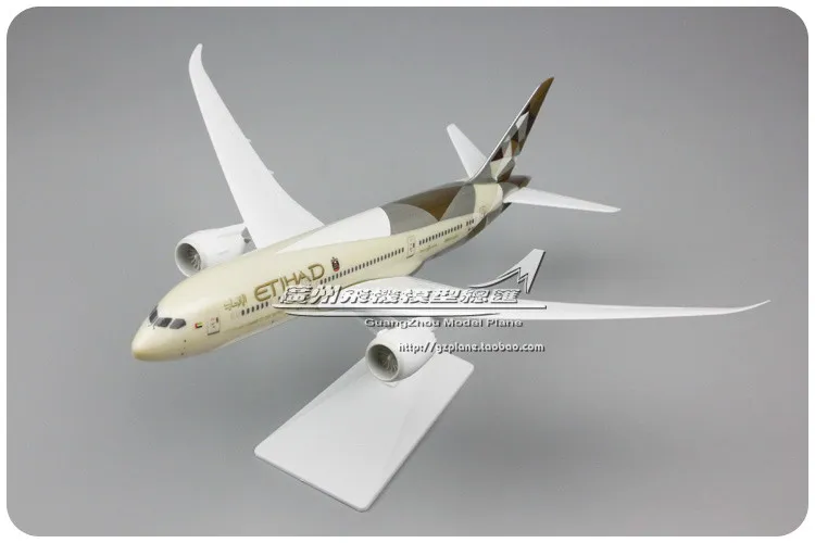 United Arab Emirates UAE Etihad Airways Boeing B787 plastic assembled aircraft model 1: 200 plane model for Xmas Birthday gift