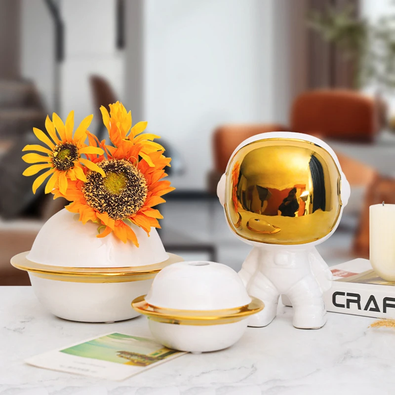 

Golden Space Astronaut Sculpture Desk Decoration UFO Ceramic Vase Ornament Modern Cosmonaut Figures Model Statue Home Decor