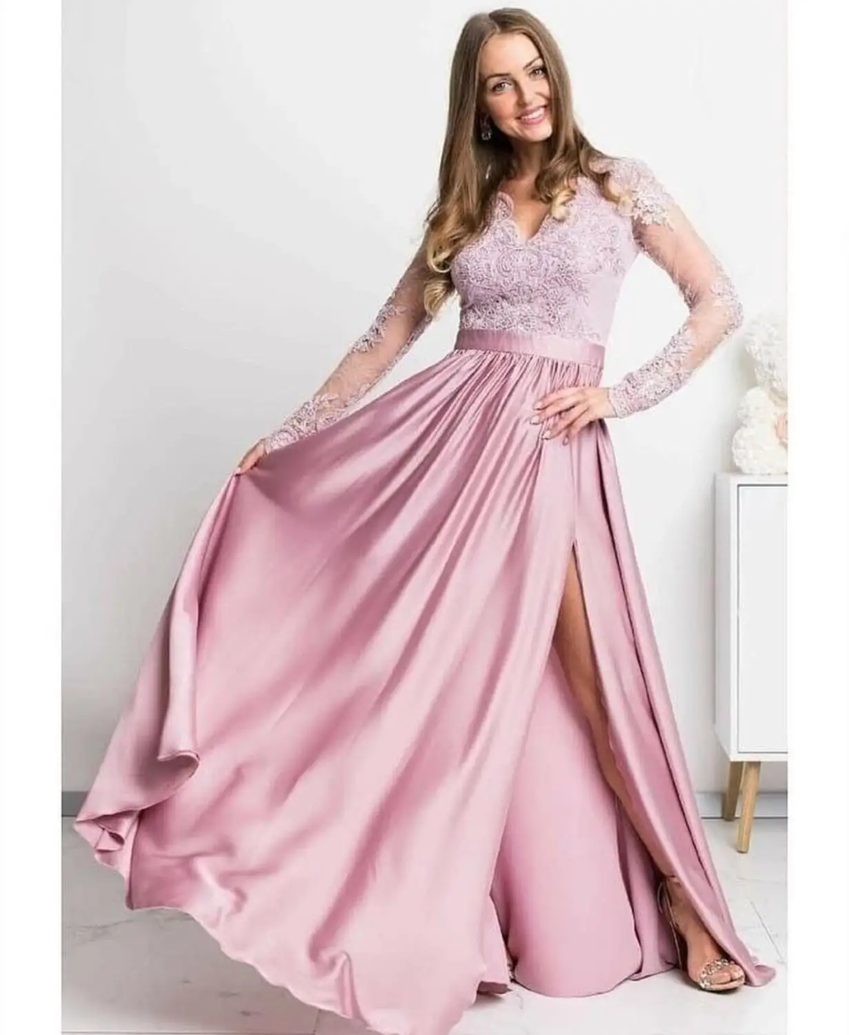 Robe de soirée élégante pour femmes, tenue de soirée rose à manches longues, avec des Appliques en dentelle, col en v, longueur au sol, perlée, Sexy, fente latérale, 2021