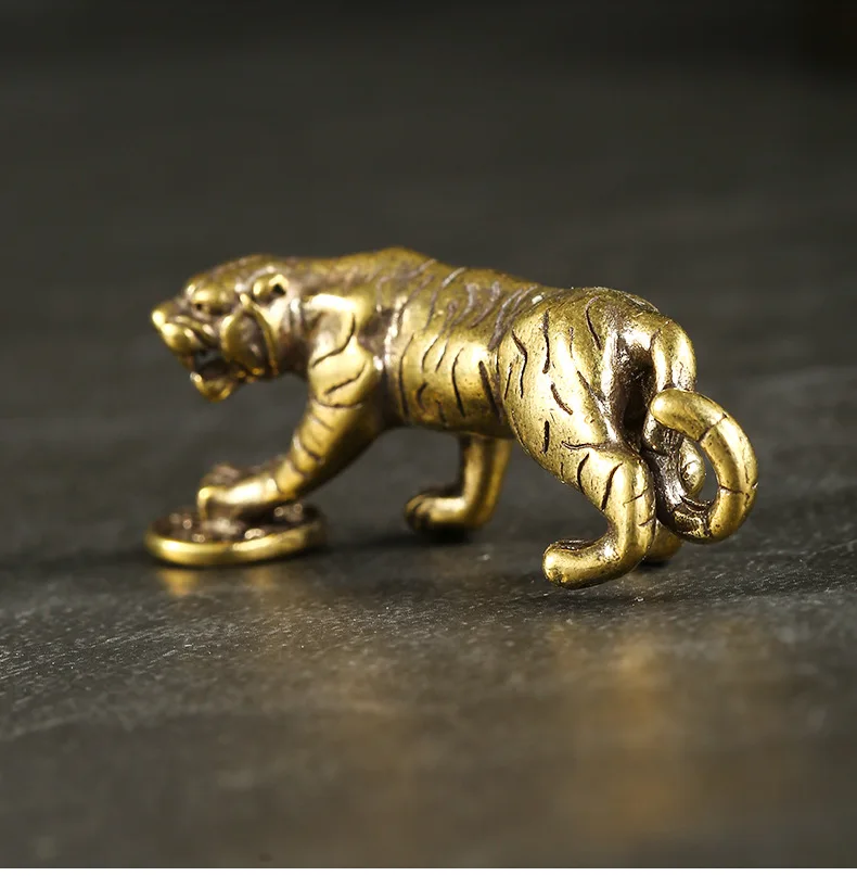 antique Brass tiger craft step on coin Pendant desktop ornament Miniature Fitting Keychain ring Pendant Accessories a1688