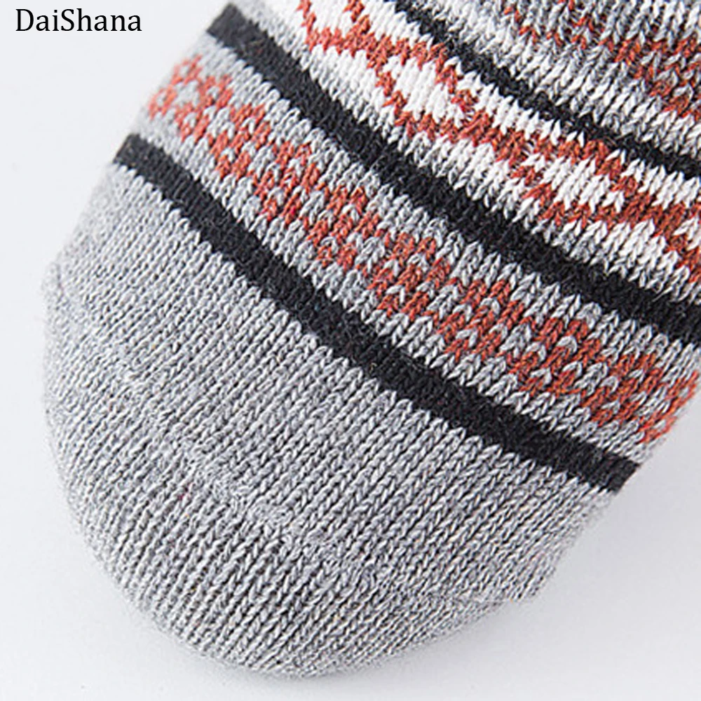 DaiShana 1 pair Casual Man Soft Thick Warm Socks Rabbit Wool Blends Warm Winter Socks Man Retro Style Colorful Breathable Socks