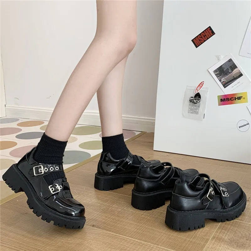 Lolita Shoes Harajuku Buckle Mary Janes Shoes Women Cross-tied Platform Shoes Patent Leather Girls Shoes Rivet Casual Shoes