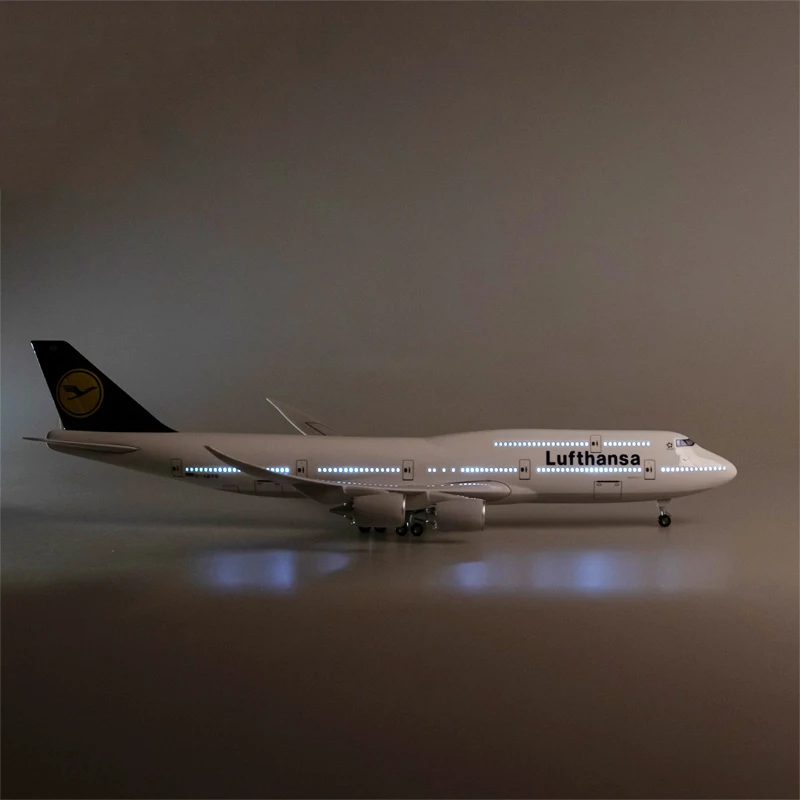 1/150 Airline 747 Plane Model B747 Lufthansa Airplane Model Toy Light and Wheel Landing Gear Plastic Resin Plane Model Gift Toys