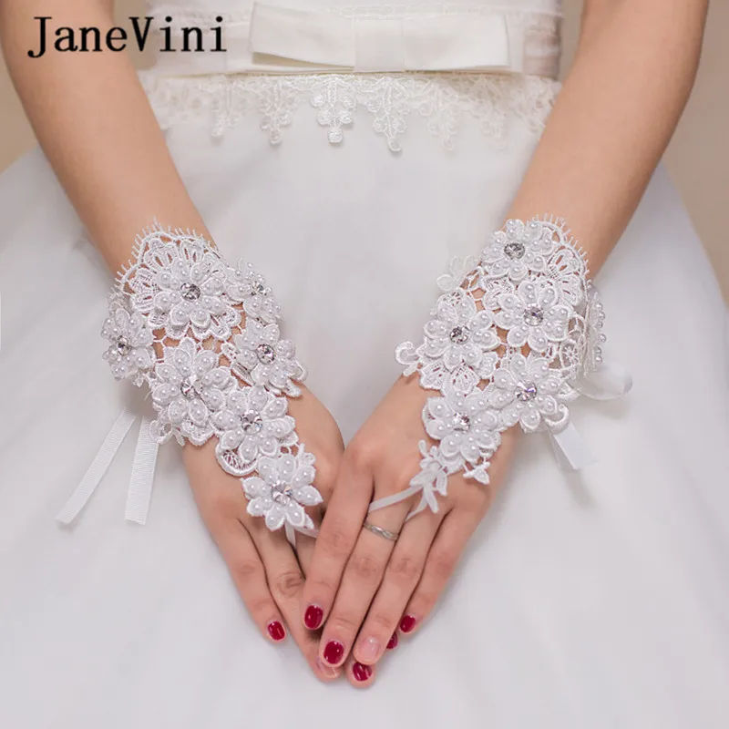 JaneVini 2019 Elegant White Short Wedding Gloves for Bride Beaded Pearls Fingerless Wrist Length Lace Bridal Wedding Accessories