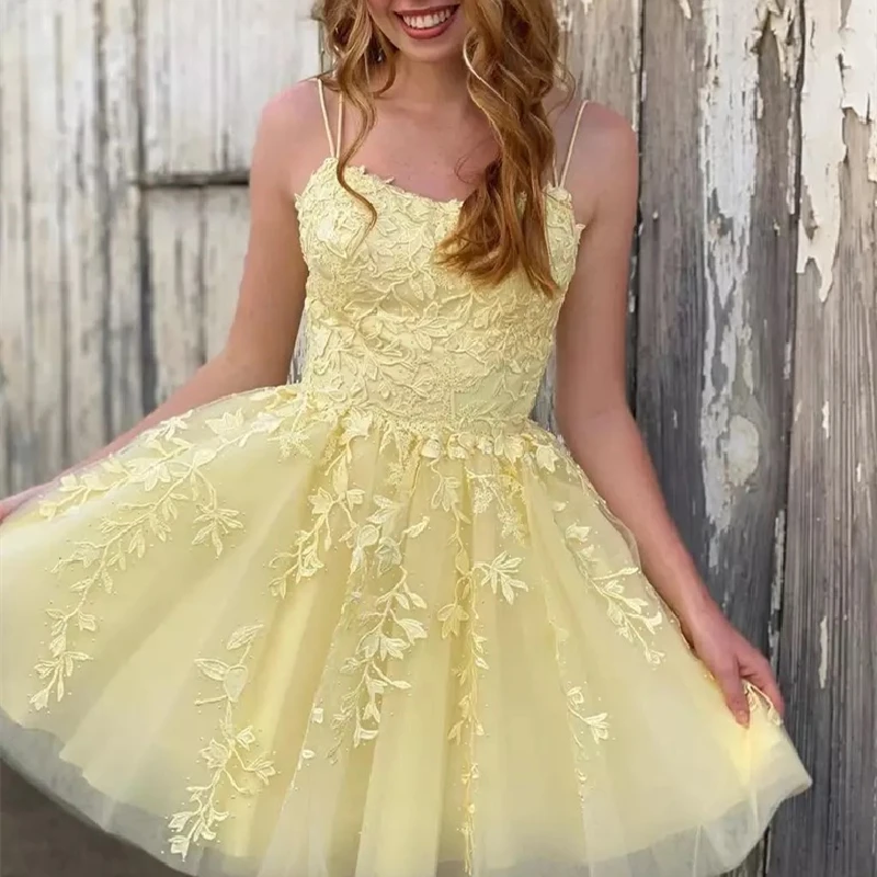 Mini vestido de baile curto de tamanho doce, alças espaguete, sem mangas, apliques de renda acima do joelho, vestido de baile, costas nuas