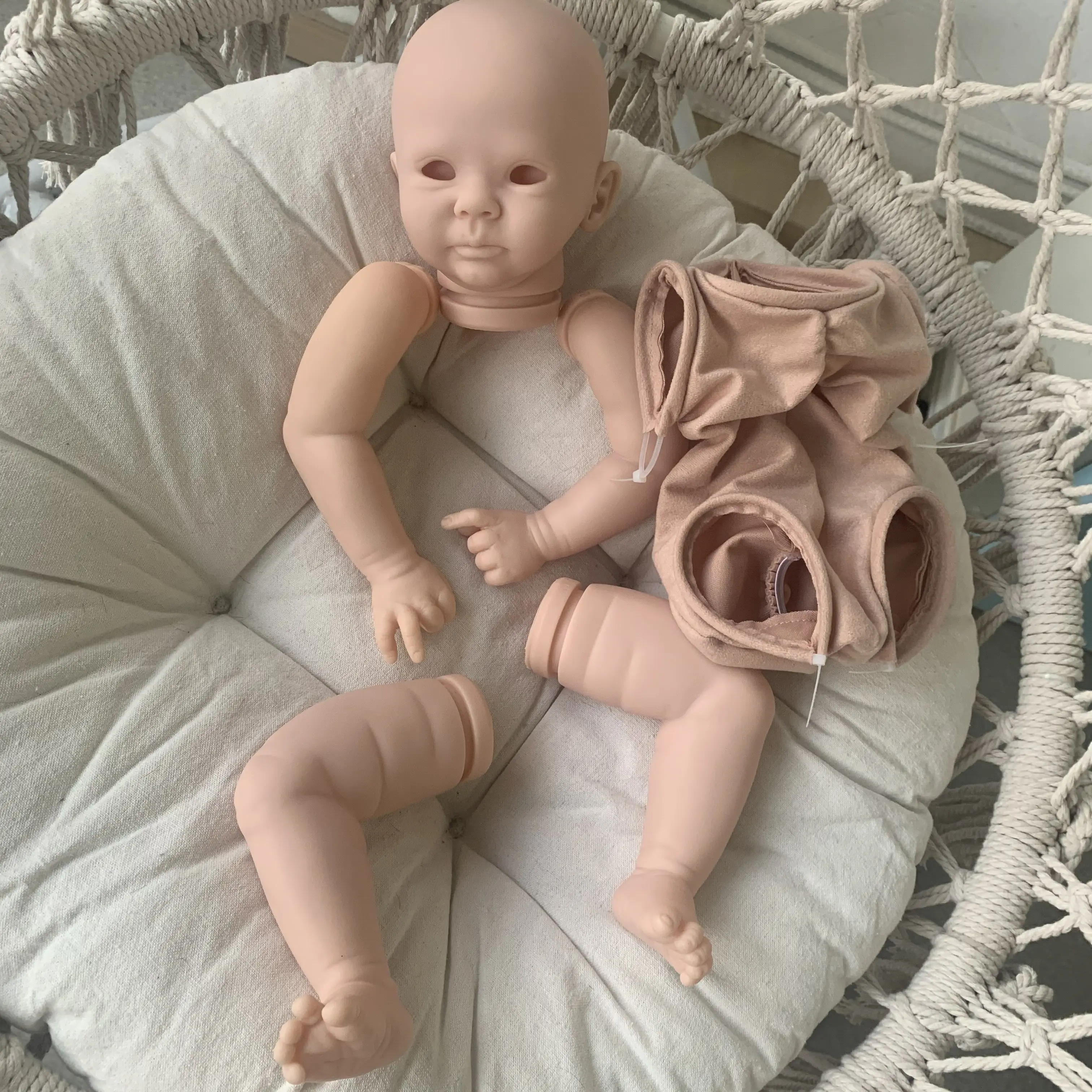 FBBD19inch Bebe Reborn Doll Kit Baylor Soft Viny Fresh Color Niedokończone części lalki z certyfikatem COA Reborn Baby Doll Head Prezent świąteczny