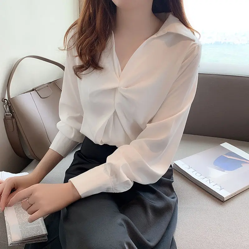 Spring and Summer Women Chiffon Blouse White Long-sleeved Retro Ladies Shirts Lavor V-neck Loose Women Shirts