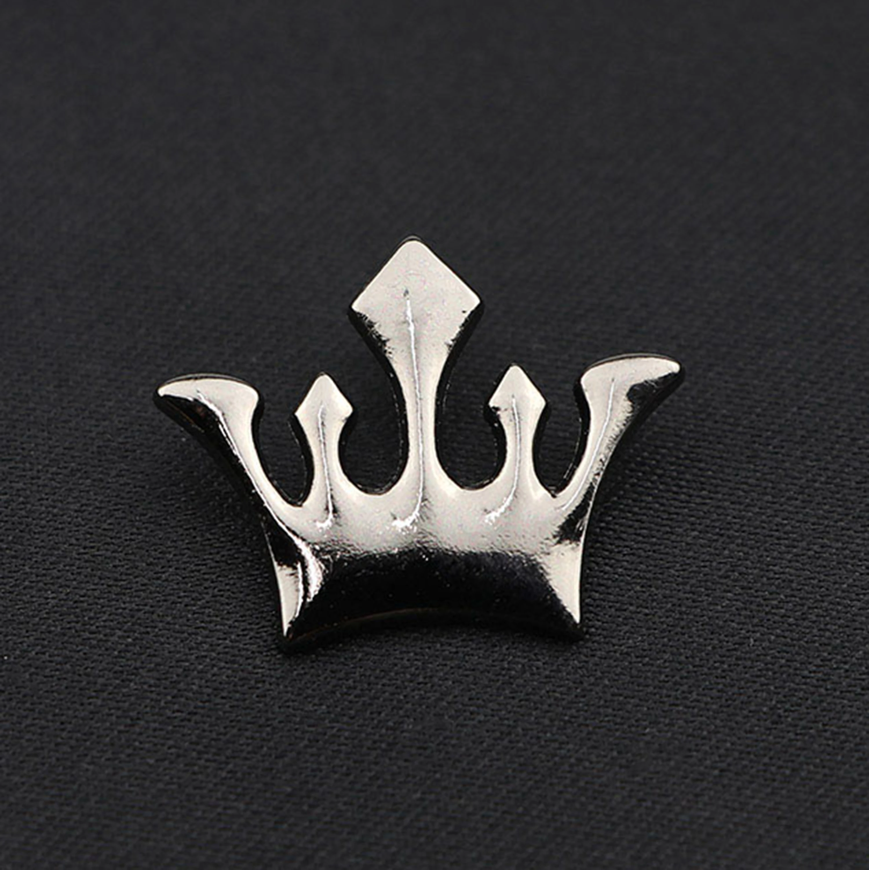 Fashion Men\'s Mini Brooches Chic Style Guitar Crown Boat Star Bee Advanced Lapel Pin Suit Shirt Collar Shawl Tuxedo Accessory
