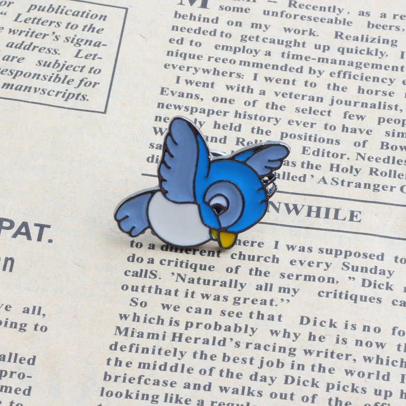 Creative Enamel Blue Bird Pins Cartoon flying fledgling Animal Brooches Denim Jackets Lapel Pin Buckle Shirt Badge Gift for Kids