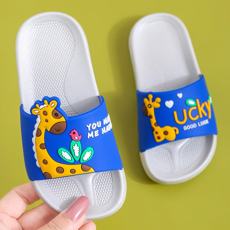 Pantoufles de girafe de dessin animé pour enfants, chaussures d'été coordonnantes, pantoufles d'intérieur pour enfants, chaussures chaudes légères et colorées, chaussures confortables pour garçons et filles