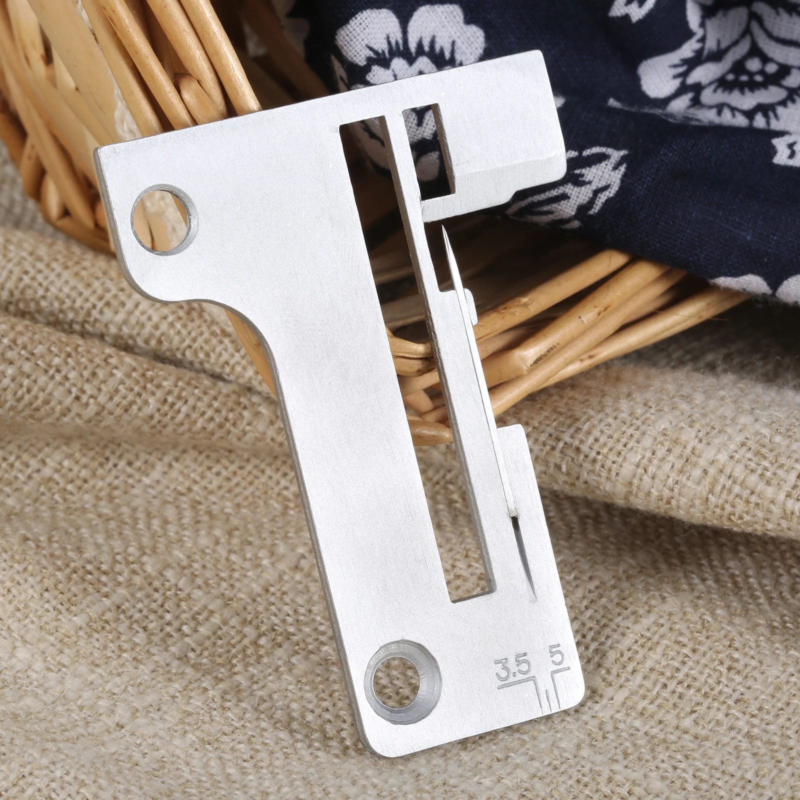 Multifunctional Household Overlock Sewing Machine Rolled Hem Needle Plate 412784 for Singer Serger 14U12 14U286 14U544 Pfaff 756