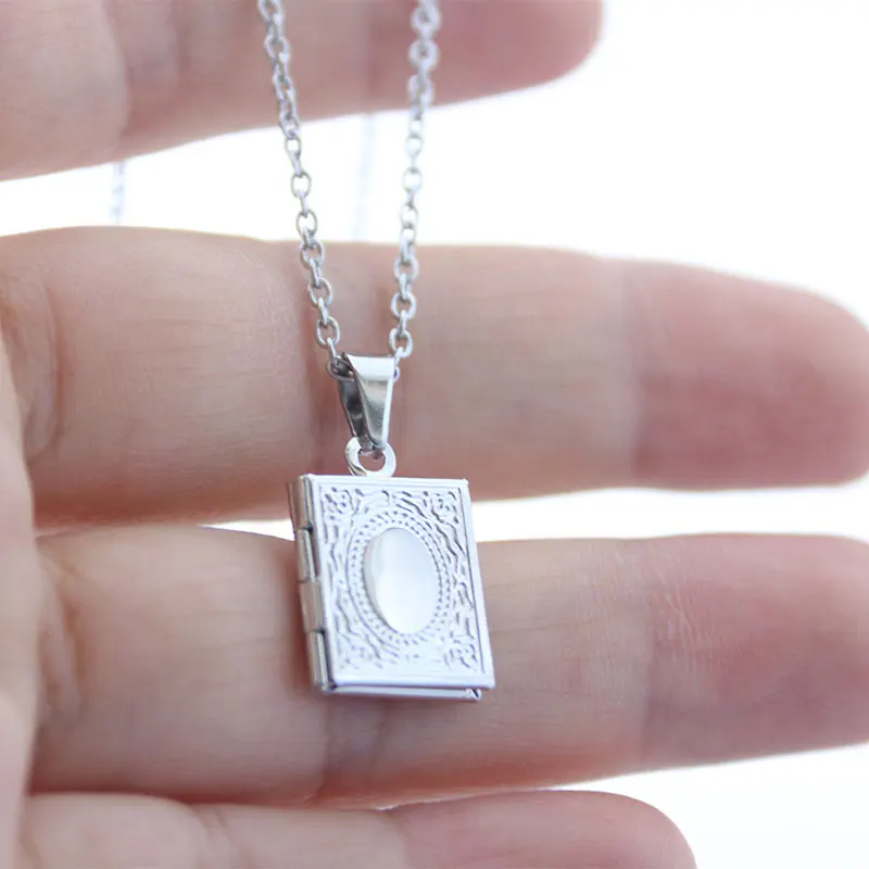 1pc Tiny Engraved Square Photo Frame Pendant Geometric Charms Floating Locket Necklaces Women Kids Fashion Memorial Jewelry