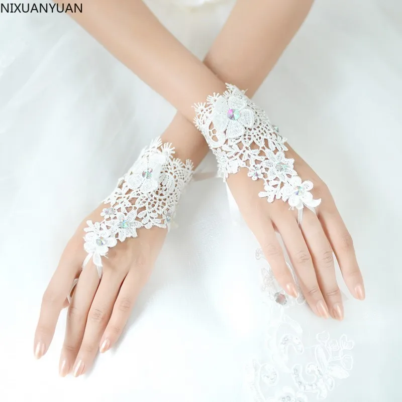 Woman Short White/ Ivory Lace Wedding Gloves Fingerless Wrist Length Bridal Party Gifts Wedding Accessories 2023