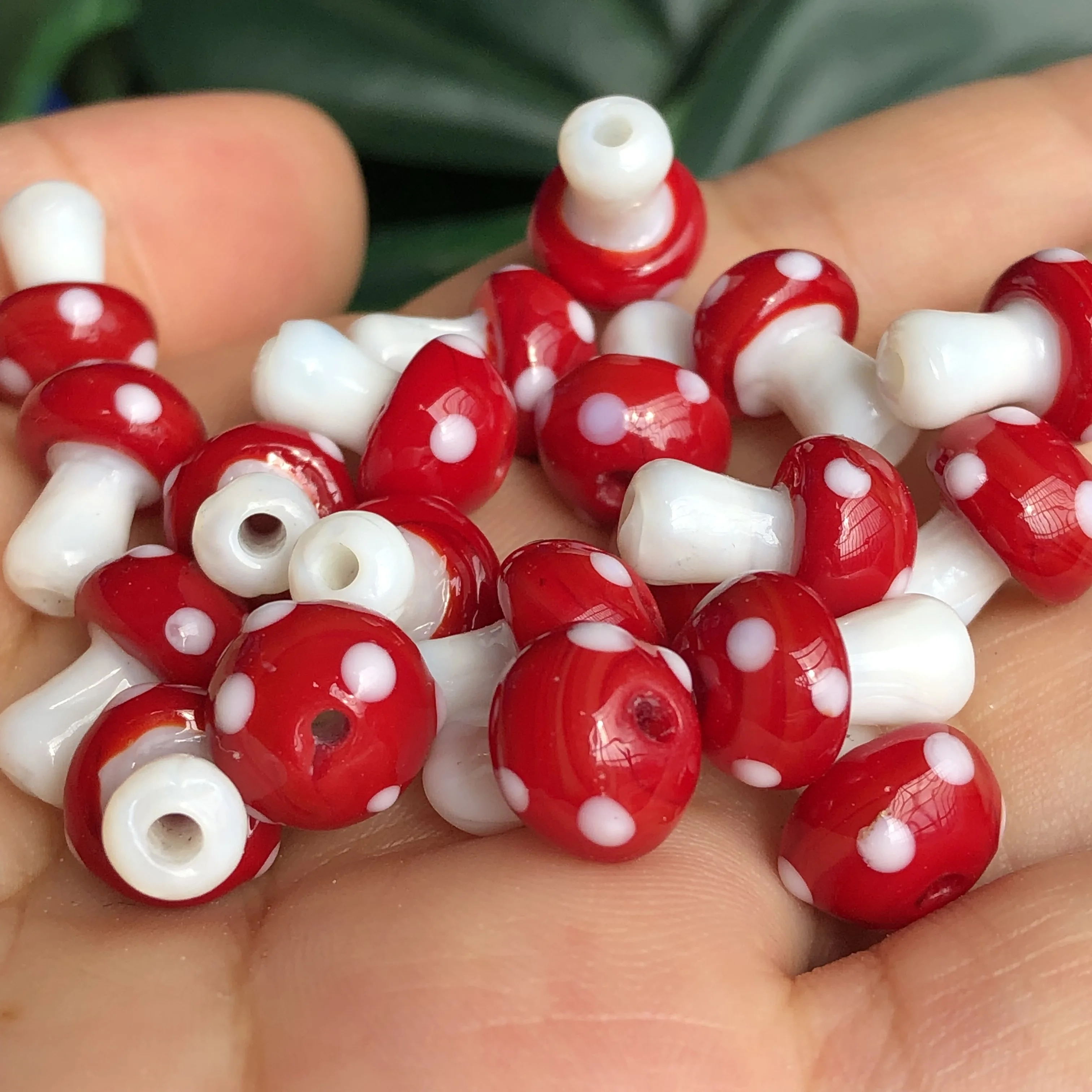 ジュエリー作り用のガラスビーズ,レッドマッシュルームランプワーク,イヤリング用の大きなビーズ10x13mm,12x17mm,卸売り